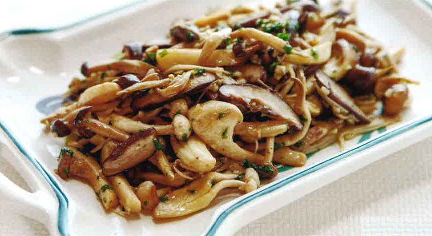 きのこ料理レシピ いろいろきのこのガーリックソテー