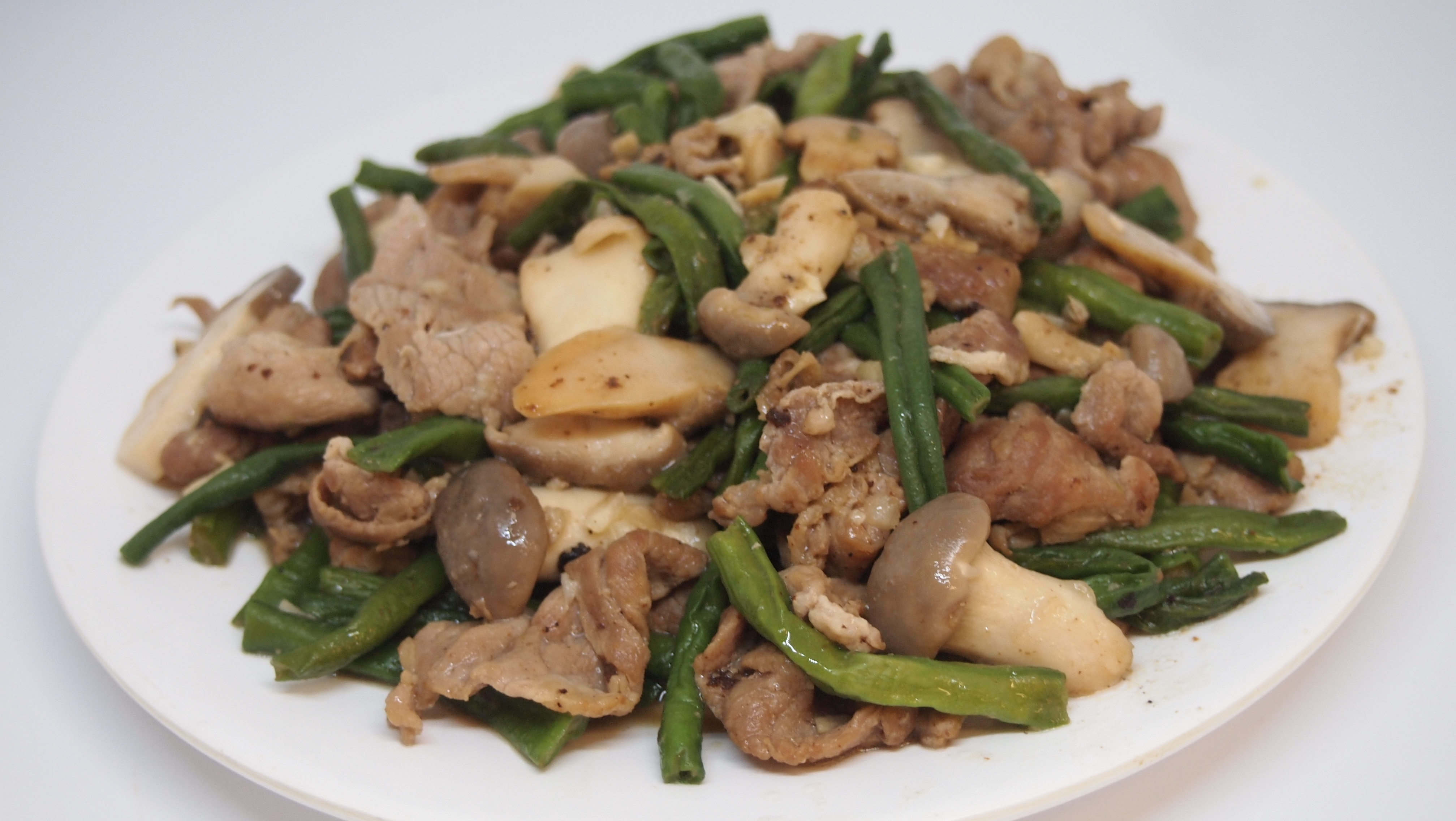 きのこの里 ベトナム風王リンギとインゲンの豚肉炒め